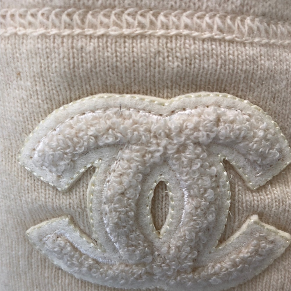 Authentic Chanel sleeveless cashmere tank, 38